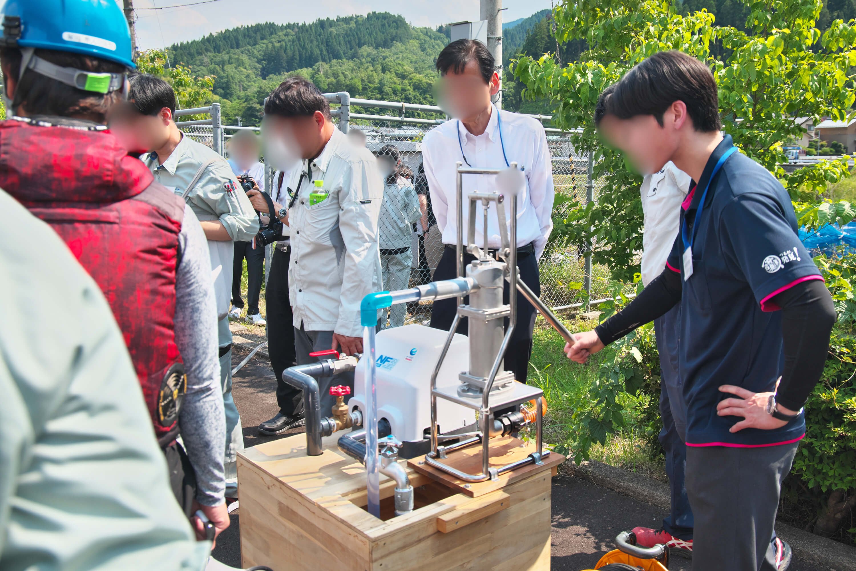 手押しポンプ体験① (1).jpg