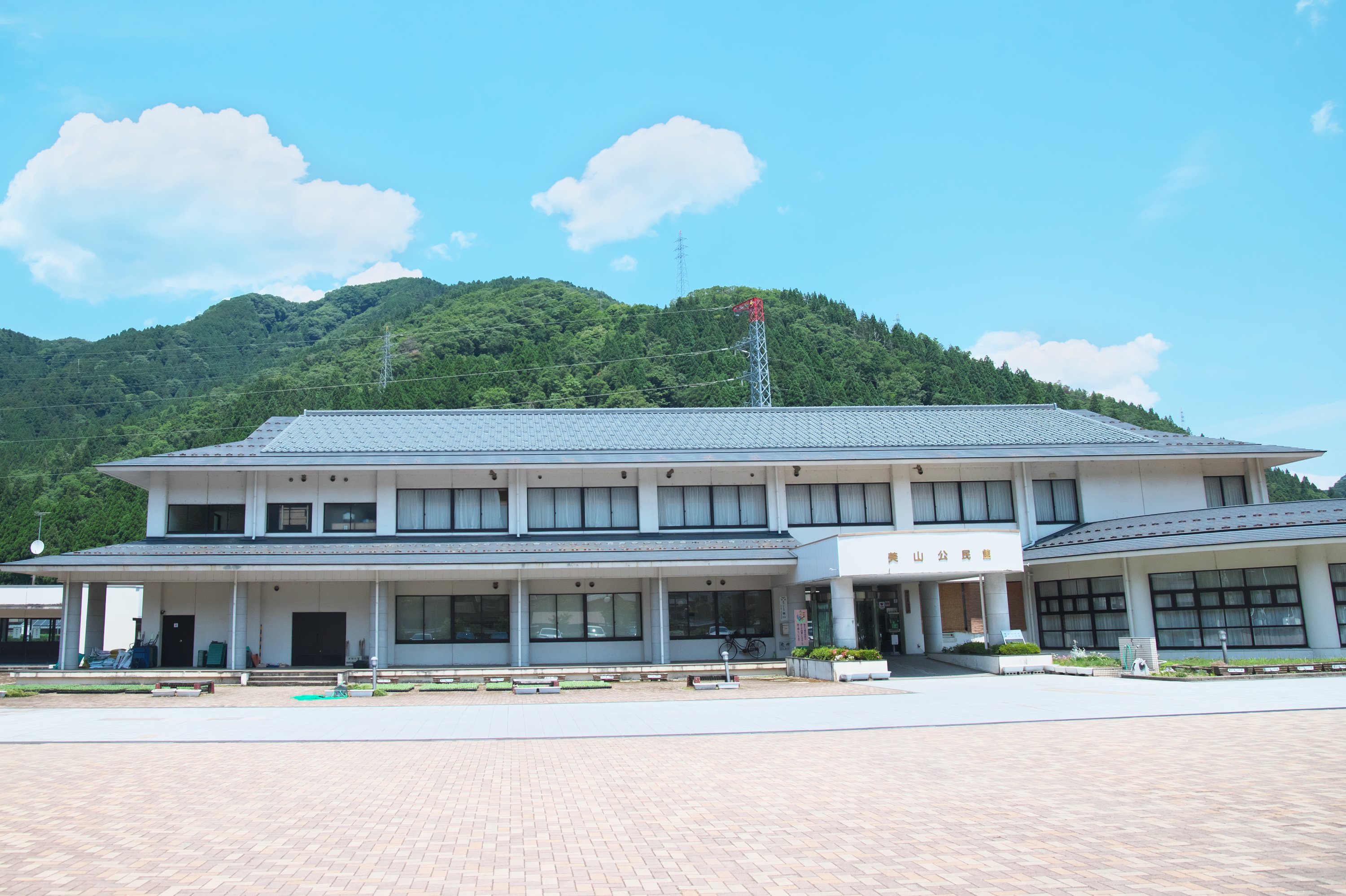 美山公民館写真.jpg