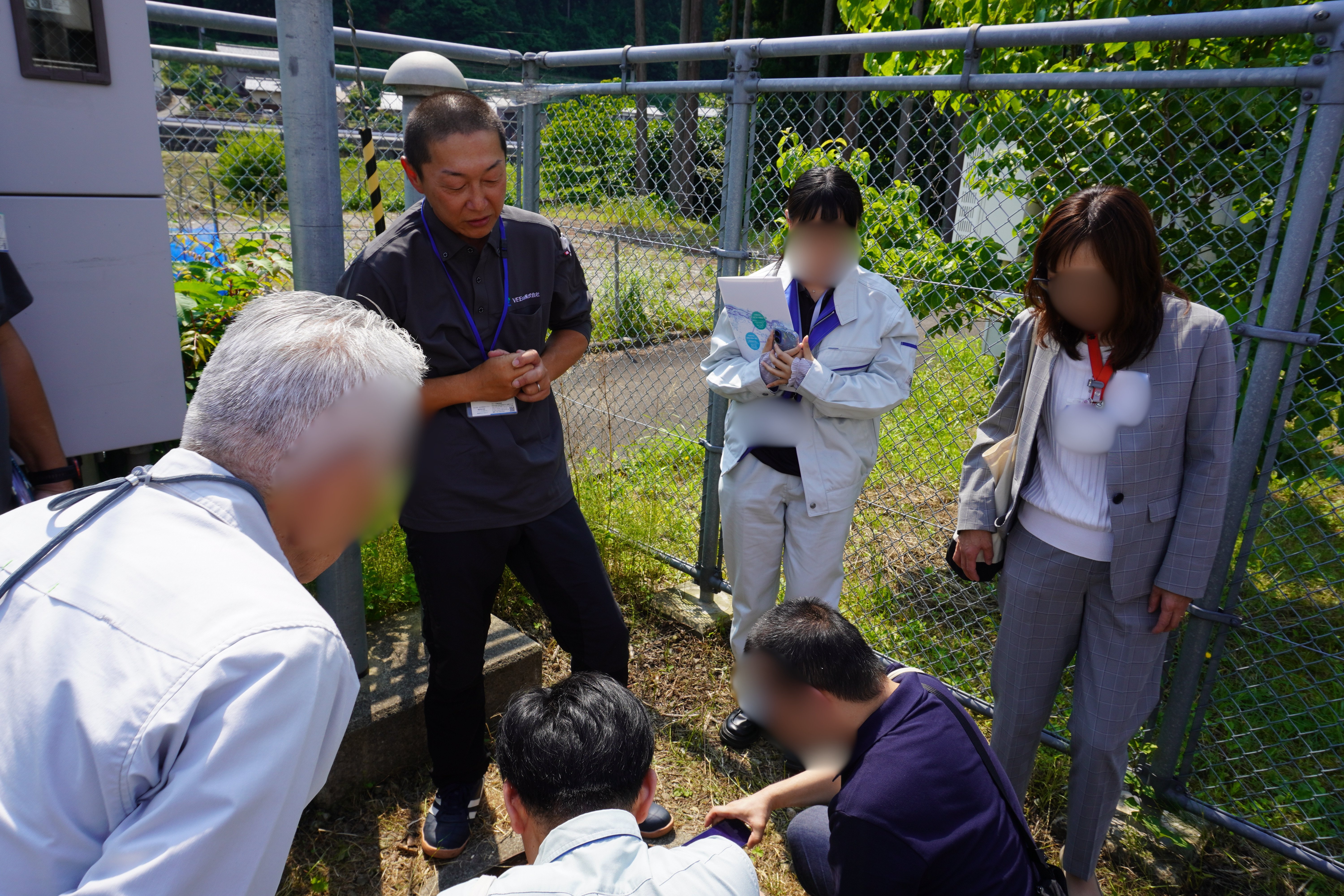 井戸内を見学 (2).jpg